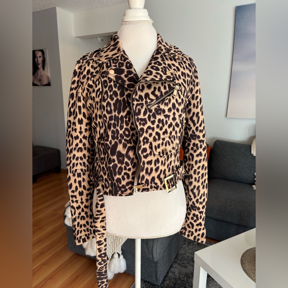 Chic Leopard Print Leather Jacket